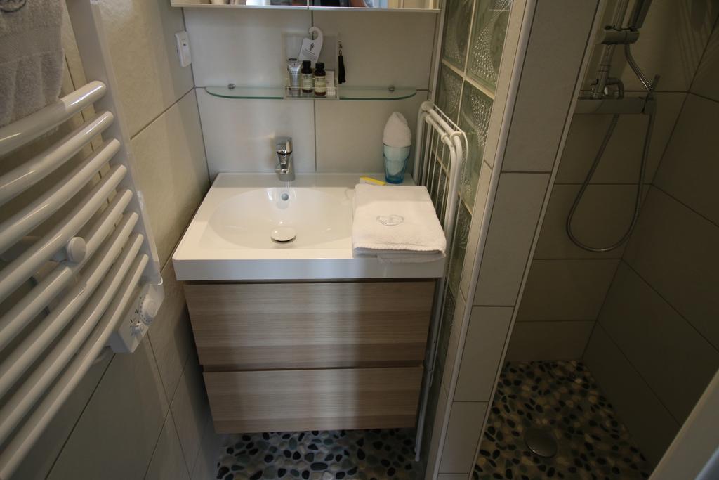 Le Petit Lys Apartment Венсен Екстериор снимка